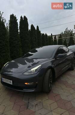 Седан Tesla Model 3 2023 в 