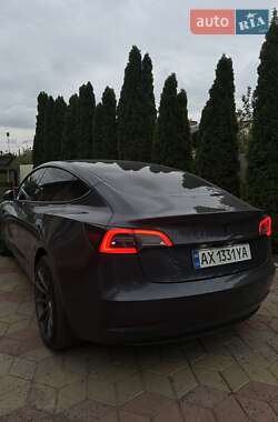 Седан Tesla Model 3 2023 в 