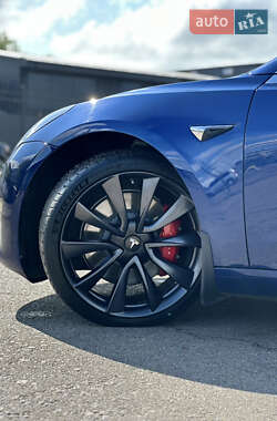 Седан Tesla Model 3 2019 в 