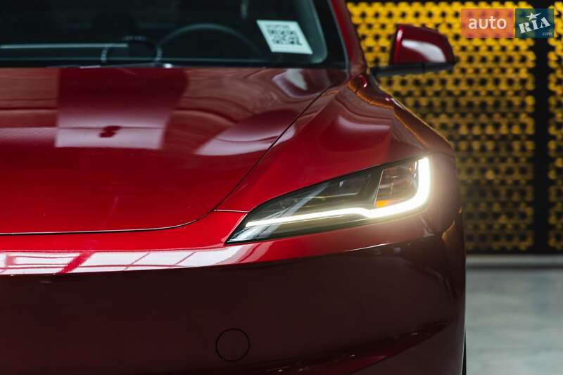 Седан Tesla Model 3 2024 в Луцьку