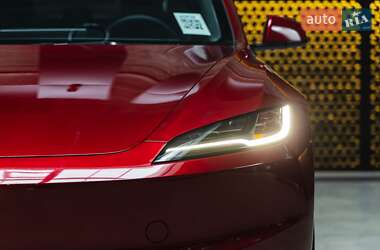 Седан Tesla Model 3 2024 в 