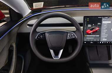 Седан Tesla Model 3 2024 в 