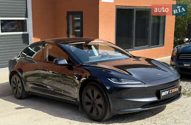 Tesla Model 3 2024