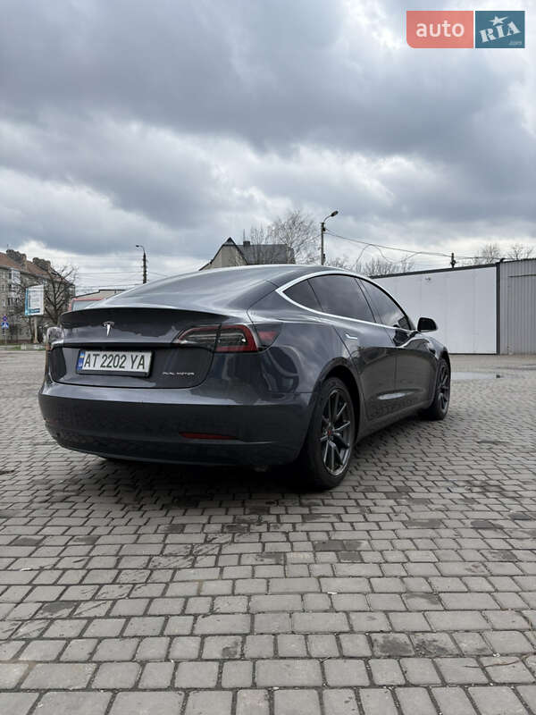 Седан Tesla Model 3 2019 в Коломые