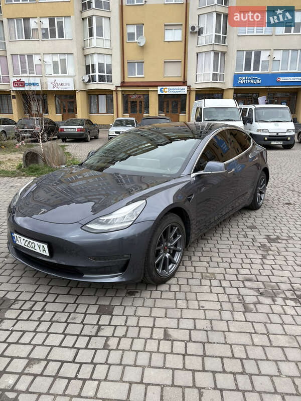 Седан Tesla Model 3 2019 в Коломые