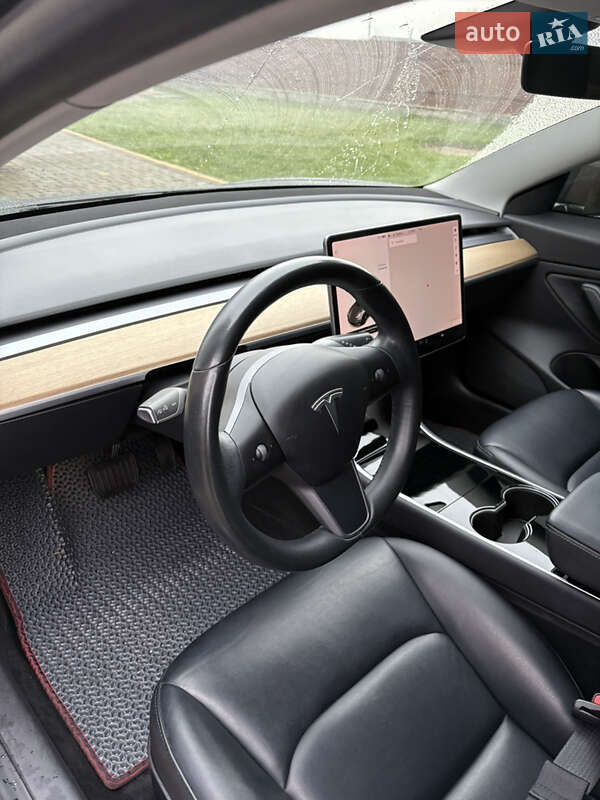 Седан Tesla Model 3 2019 в Коломые