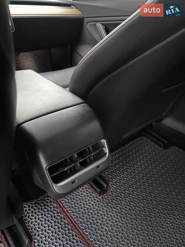 Седан Tesla Model 3 2019 в Коломые