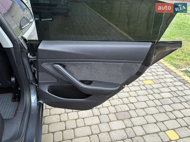 Седан Tesla Model 3 2019 в Коломые
