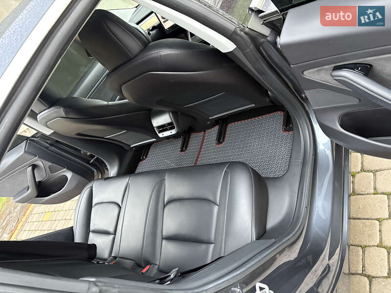 Седан Tesla Model 3 2019 в Коломые