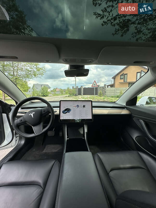 Седан Tesla Model 3 2020 в Житомире