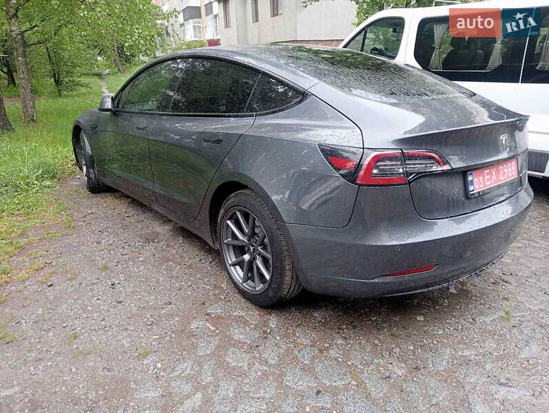 Седан Tesla Model 3 2021 в Шепетівці