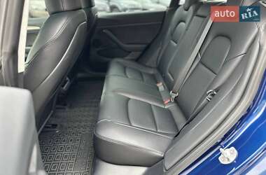 Седан Tesla Model 3 2023 в 