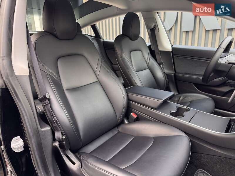 Седан Tesla Model 3 2019 в Виннице