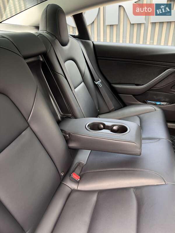 Седан Tesla Model 3 2019 в Виннице