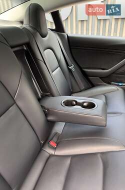 Седан Tesla Model 3 2019 в 