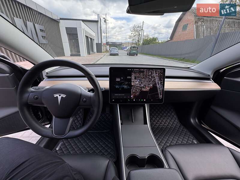 Седан Tesla Model 3 2019 в Виннице