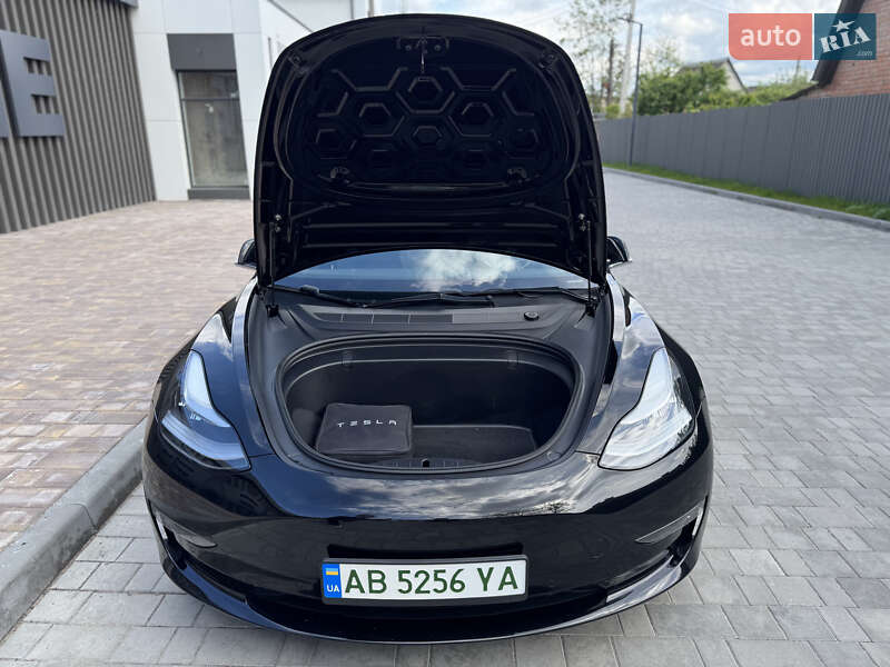 Седан Tesla Model 3 2019 в Виннице