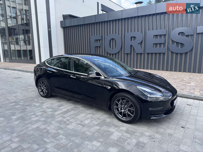Седан Tesla Model 3 2019 в Виннице