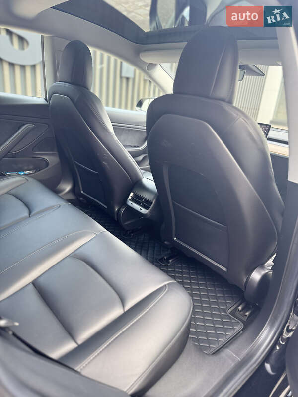 Седан Tesla Model 3 2019 в Виннице