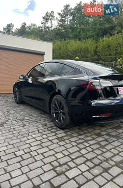 Седан Tesla Model 3 2022 в 
