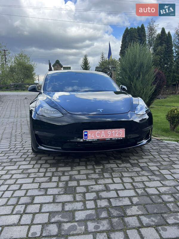 Седан Tesla Model 3 2022 в Ровно