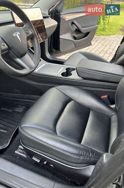 Седан Tesla Model 3 2022 в 
