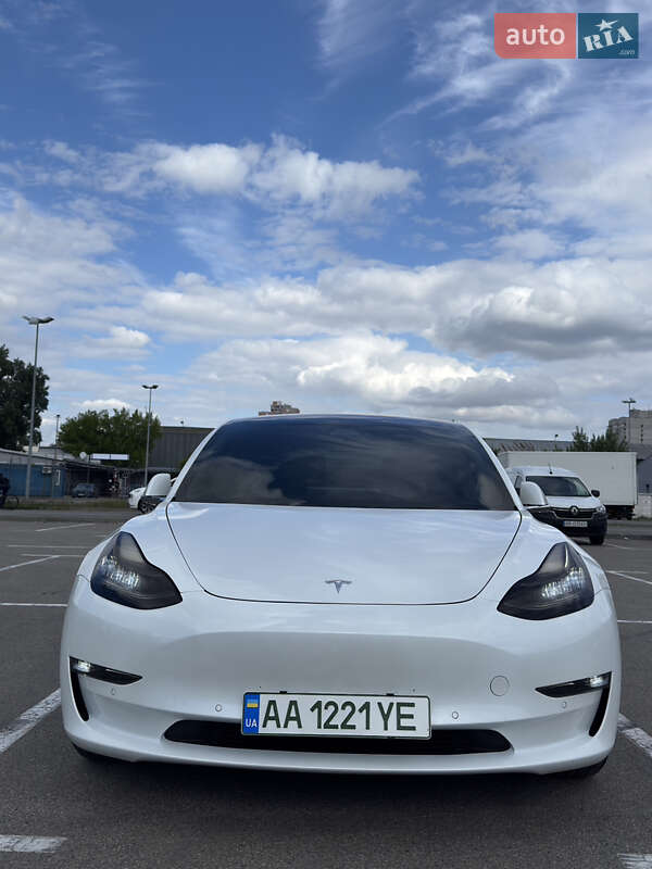 Седан Tesla Model 3 2019 в 