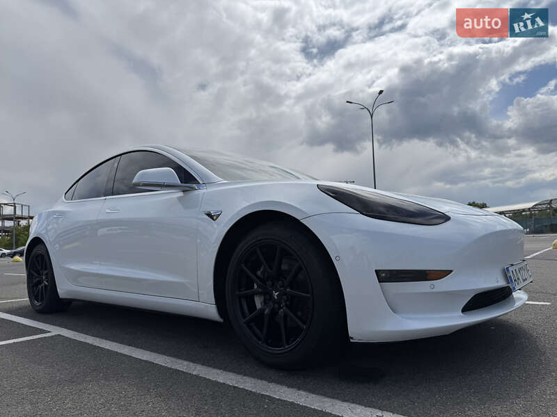 Седан Tesla Model 3 2019 в Києві