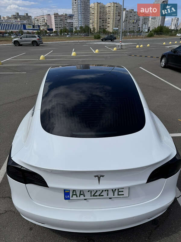 Седан Tesla Model 3 2019 в Києві