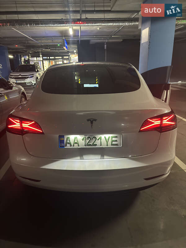 Седан Tesla Model 3 2019 в Києві