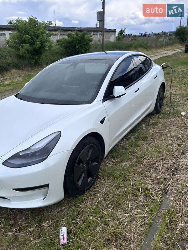 Седан Tesla Model 3 2021 в Львове