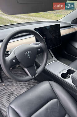 Седан Tesla Model 3 2021 в 