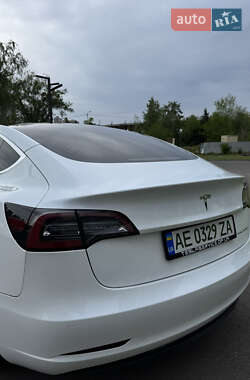 Седан Tesla Model 3 2020 в 