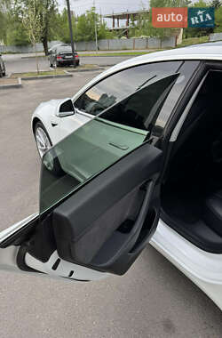 Седан Tesla Model 3 2020 в 
