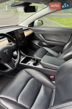 Седан Tesla Model 3 2020 в 