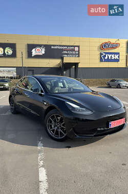 Седан Tesla Model 3 2020 в 