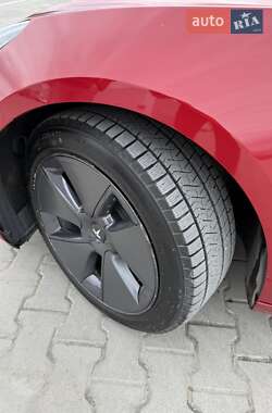 Седан Tesla Model 3 2022 в 
