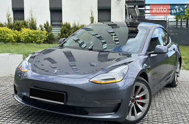 Седан Tesla Model 3 2022 в 