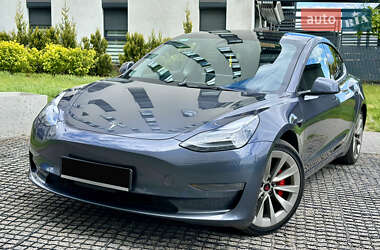 Седан Tesla Model 3 2022 в 