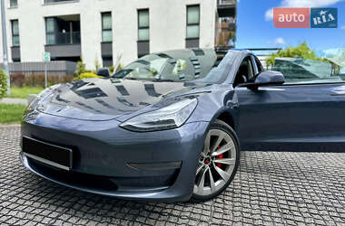 Седан Tesla Model 3 2022 в 