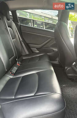 Седан Tesla Model 3 2020 в 