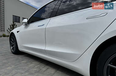 Седан Tesla Model 3 2020 в 