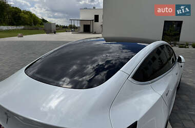 Седан Tesla Model 3 2020 в 