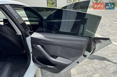 Седан Tesla Model 3 2020 в 