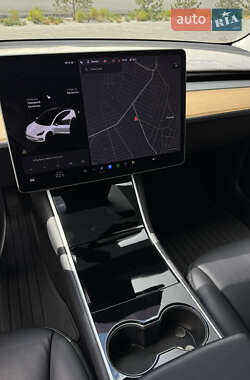 Седан Tesla Model 3 2020 в 
