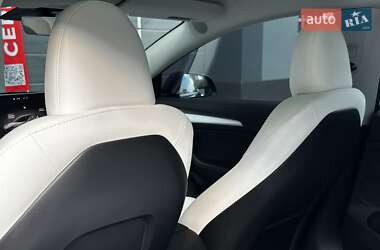 Седан Tesla Model 3 2023 в 
