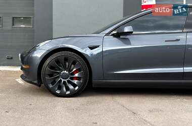 Седан Tesla Model 3 2023 в 