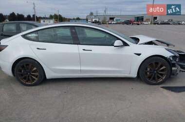 Седан Tesla Model 3 2021 в 