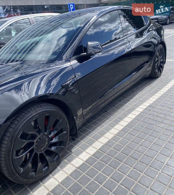 Седан Tesla Model 3 2021 в 
