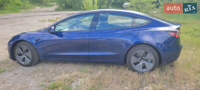 Седан Tesla Model 3 2023 в Киеве